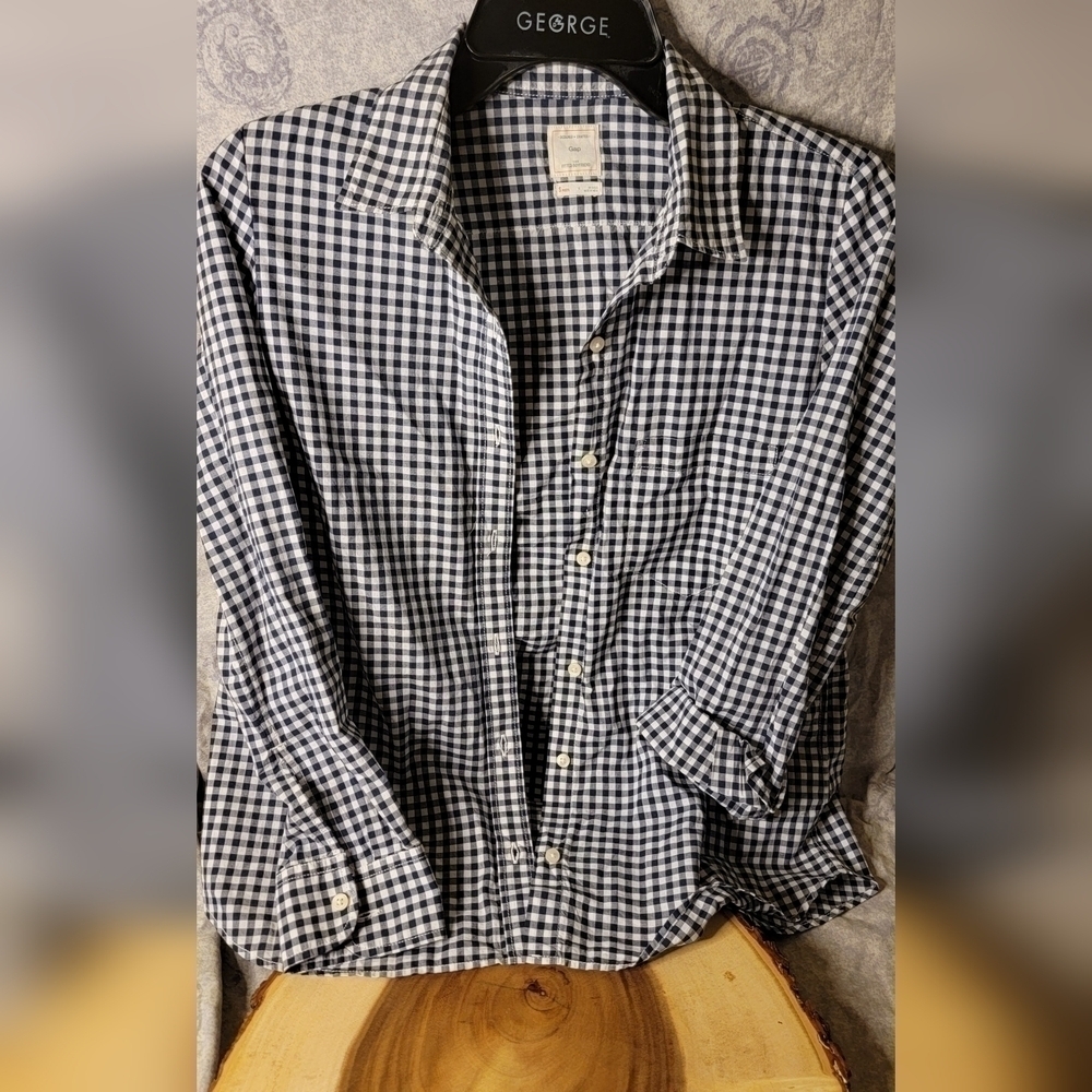 Gap shirt, the fitted boyfriend, is plad striped . Long sleeve size s Petite .